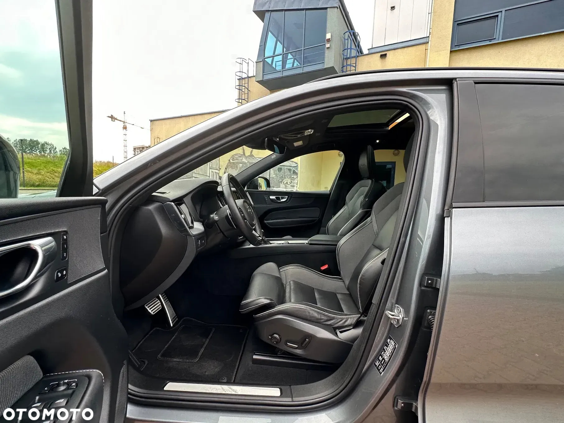 Volvo XC 60 D4 R-Design - 26