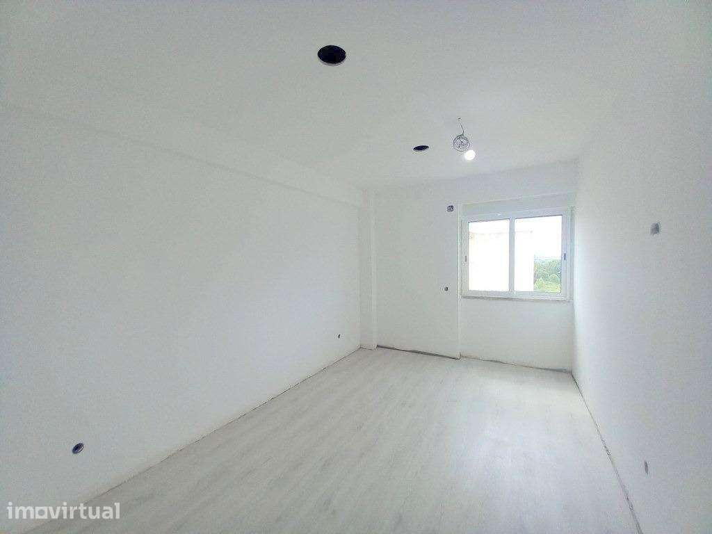 Apartamento T2 Remodelado Carregado - Grande imagem: 4/21