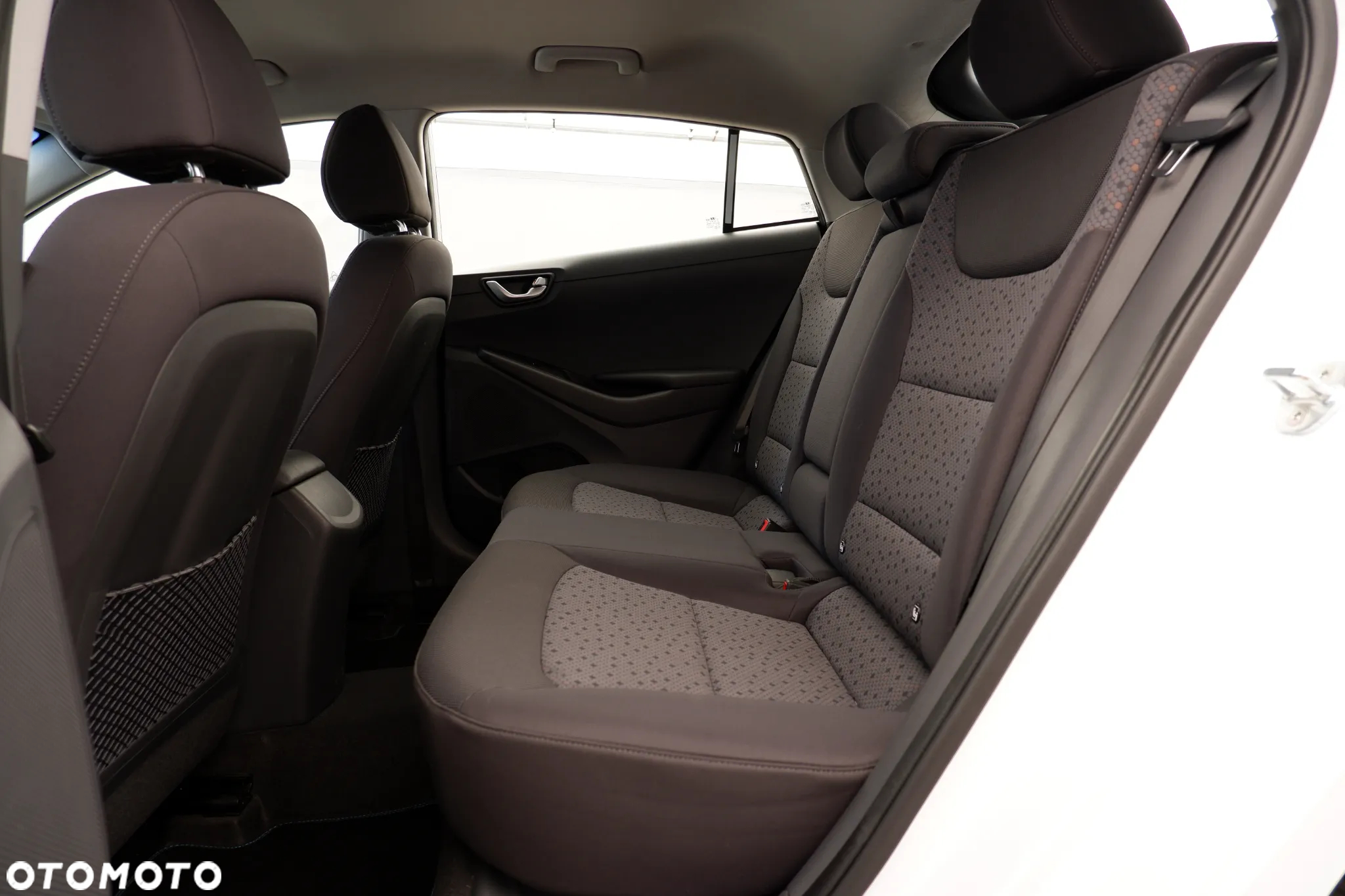 Hyundai IONIQ - 10