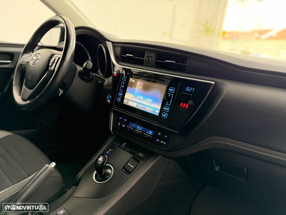 Toyota Auris Touring Sports 1.8 HSD Comfort+P.Sport - 34