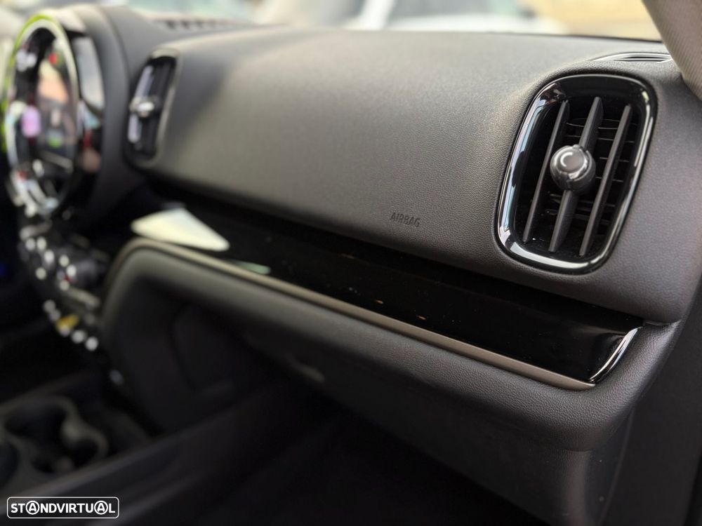 MINI Countryman Cooper SE Premium Classic Auto - 23