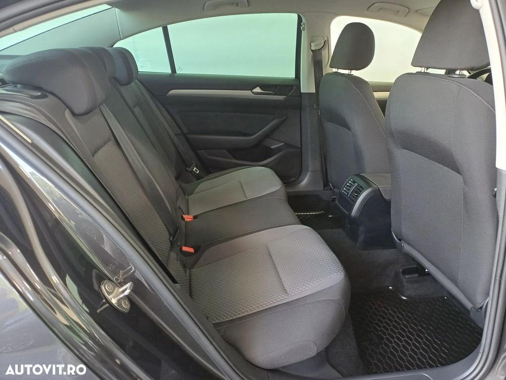 Volkswagen Passat 1.5 TSI ACT DSG Trendline - 27