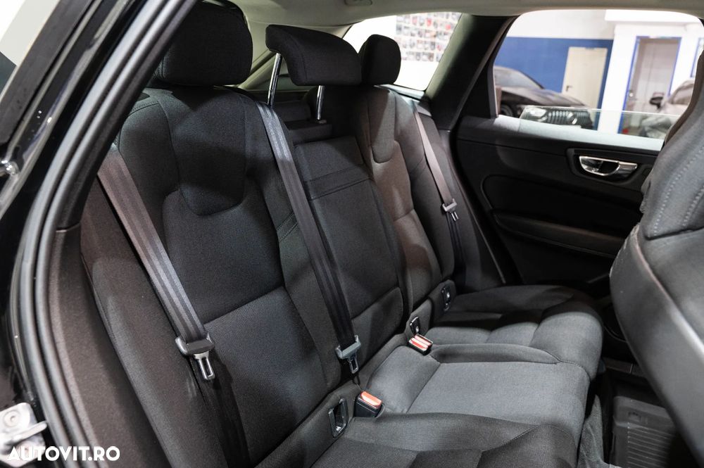 Volvo XC 60 D4 AWD Geartronic Momentum - 8