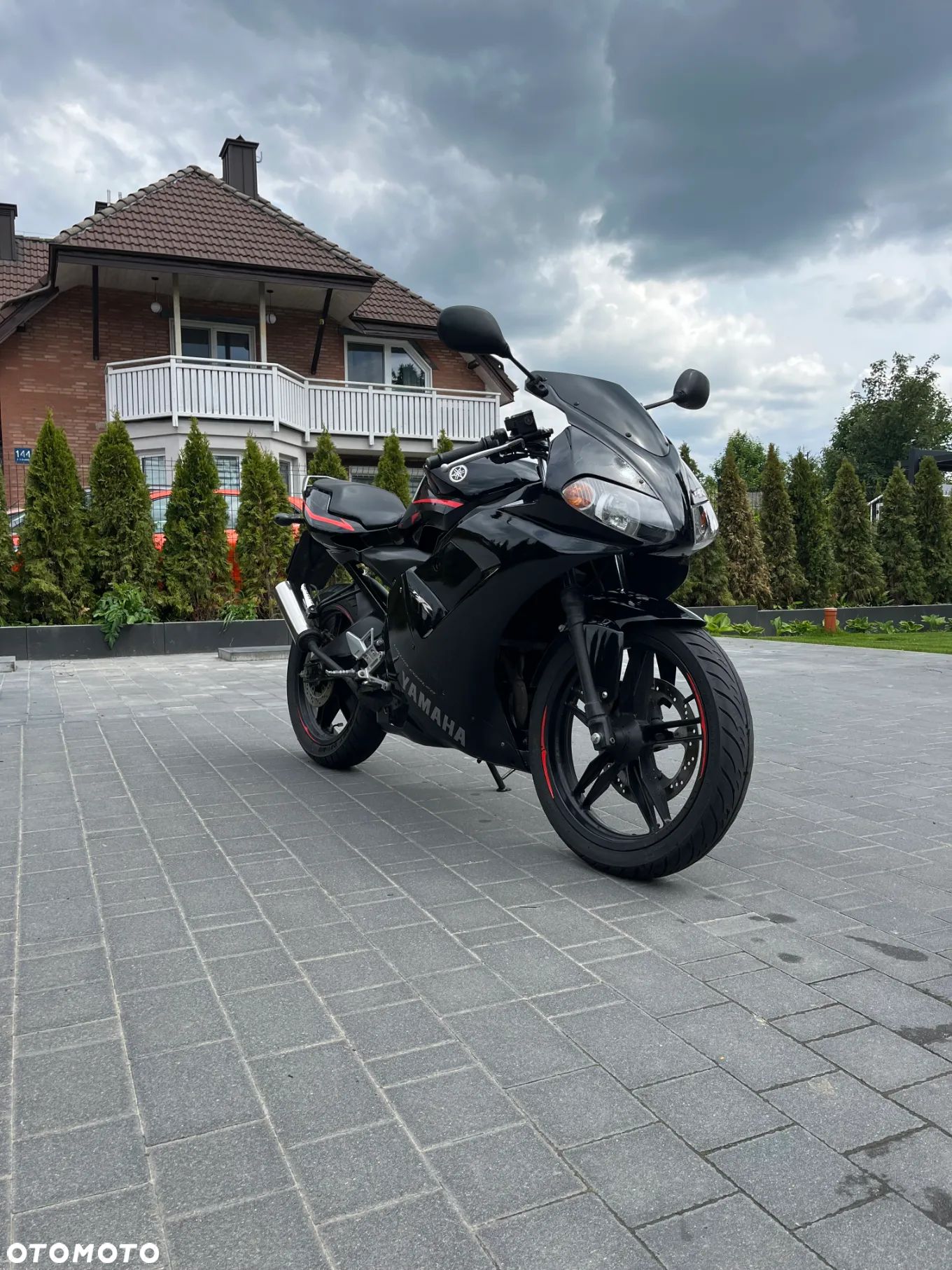 Yamaha TZR - 1