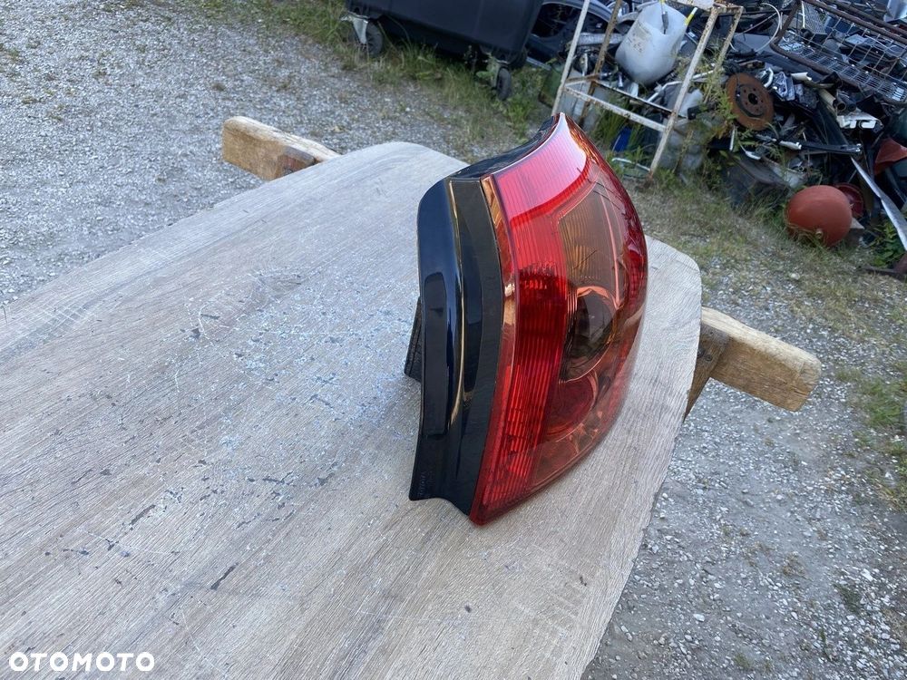 LAMPA TYLNA PRAWA TOYOTA COROLLA E12 HB LIFT 03-07 - 2
