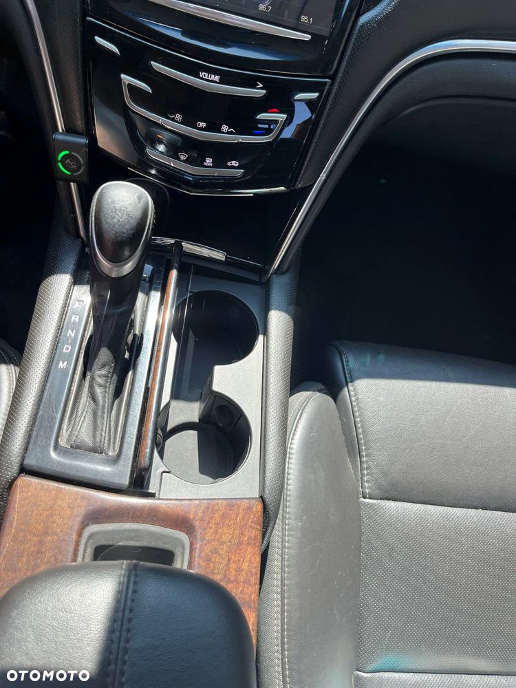 Cadillac XTS - 12