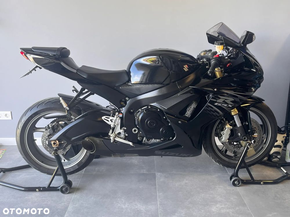 Suzuki GSX-R - 1