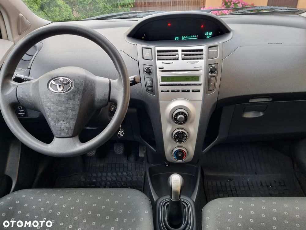 Toyota Yaris 1.3 VVT-i Cool - 16