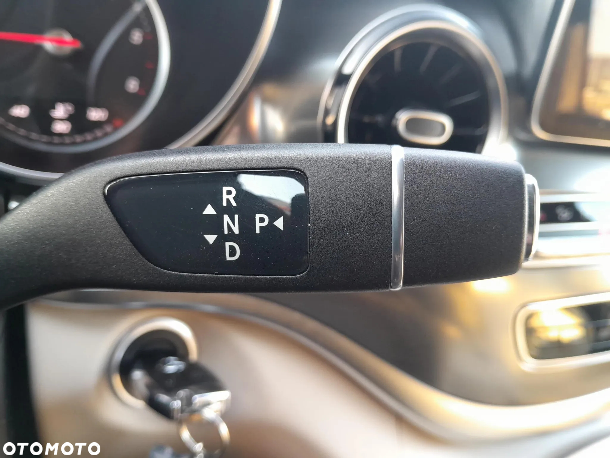 Mercedes-Benz Klasa V 300 d Exclusive 9G-Tronic (d³ugi) - 13