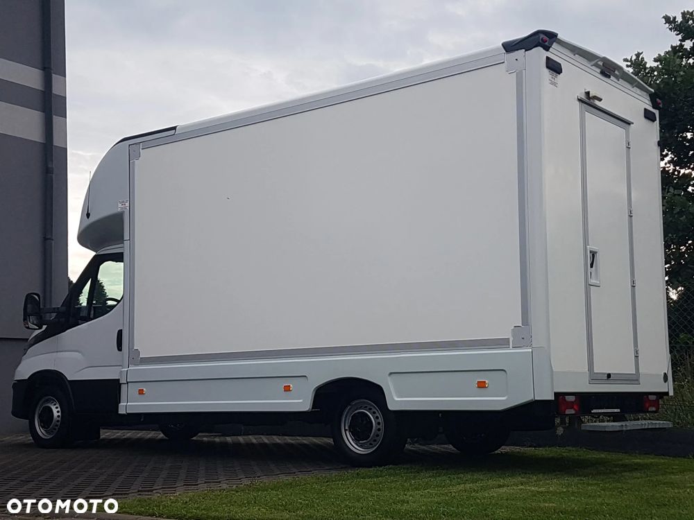 Iveco DAILY KONTENER NISKOPODŁOGOWY 4,44x2,23x2,43 SKLEP FOODTRUCK BAR KLIMA KONIOWÓZ KAMPER - 28