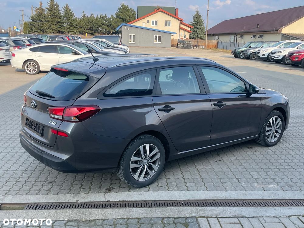 Hyundai i30 blue 1.6 CRDi Passion - 12