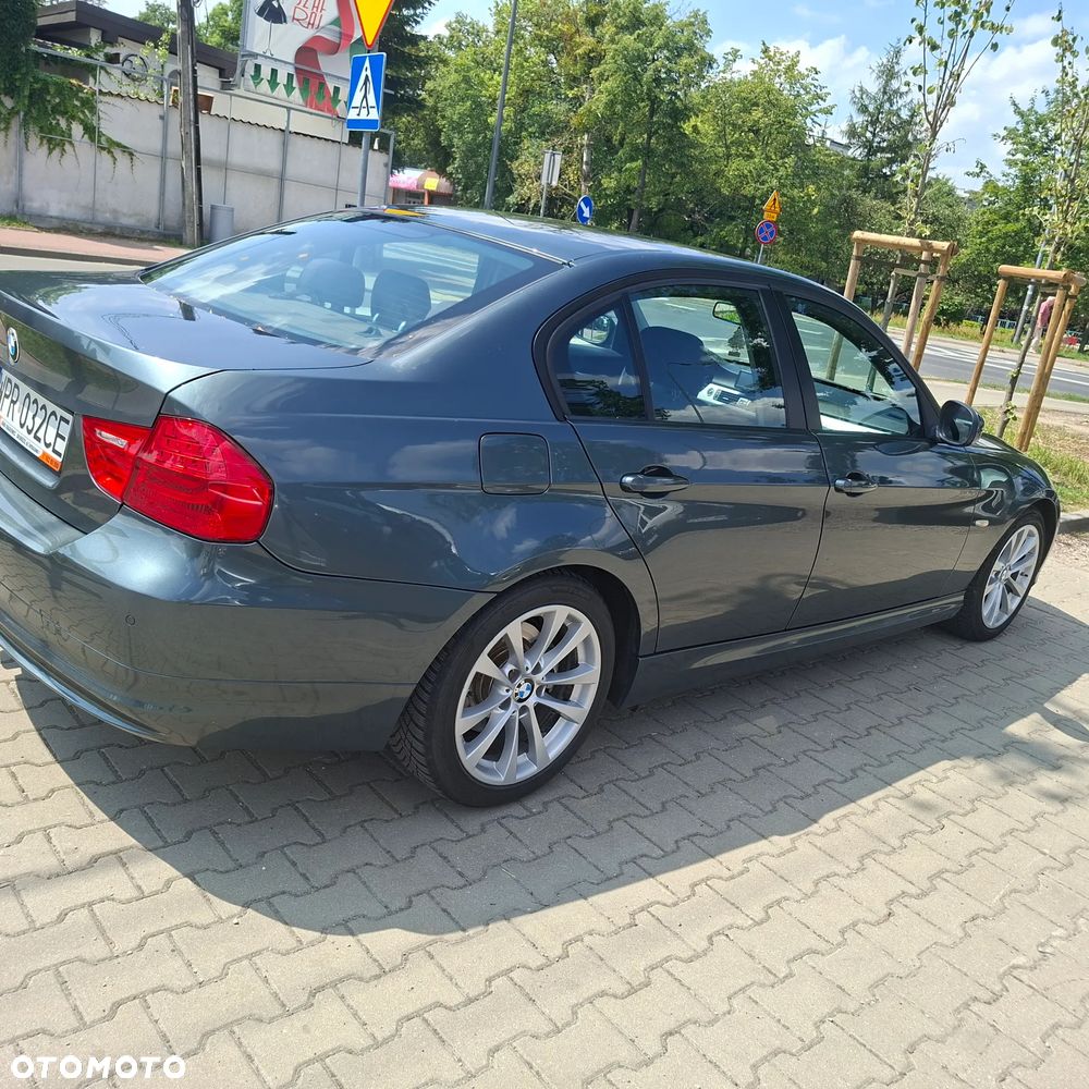 BMW Seria 3 320i - 17