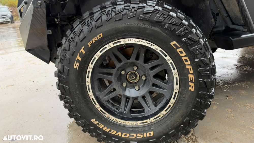 Jeep Wrangler - 32