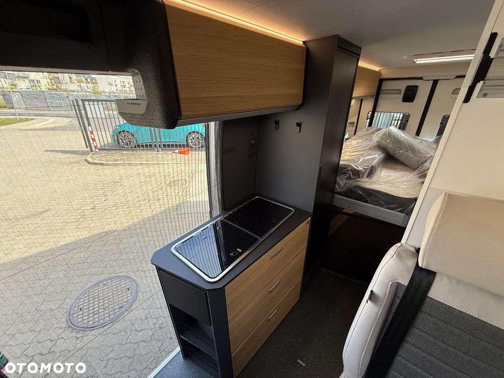 Adria Adria Twin 640 SGX 60Y Pop Top FV23% WCC - 19