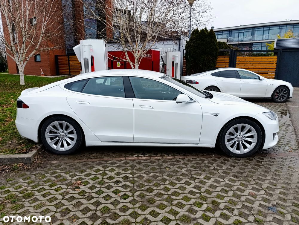 Tesla Model S - 12