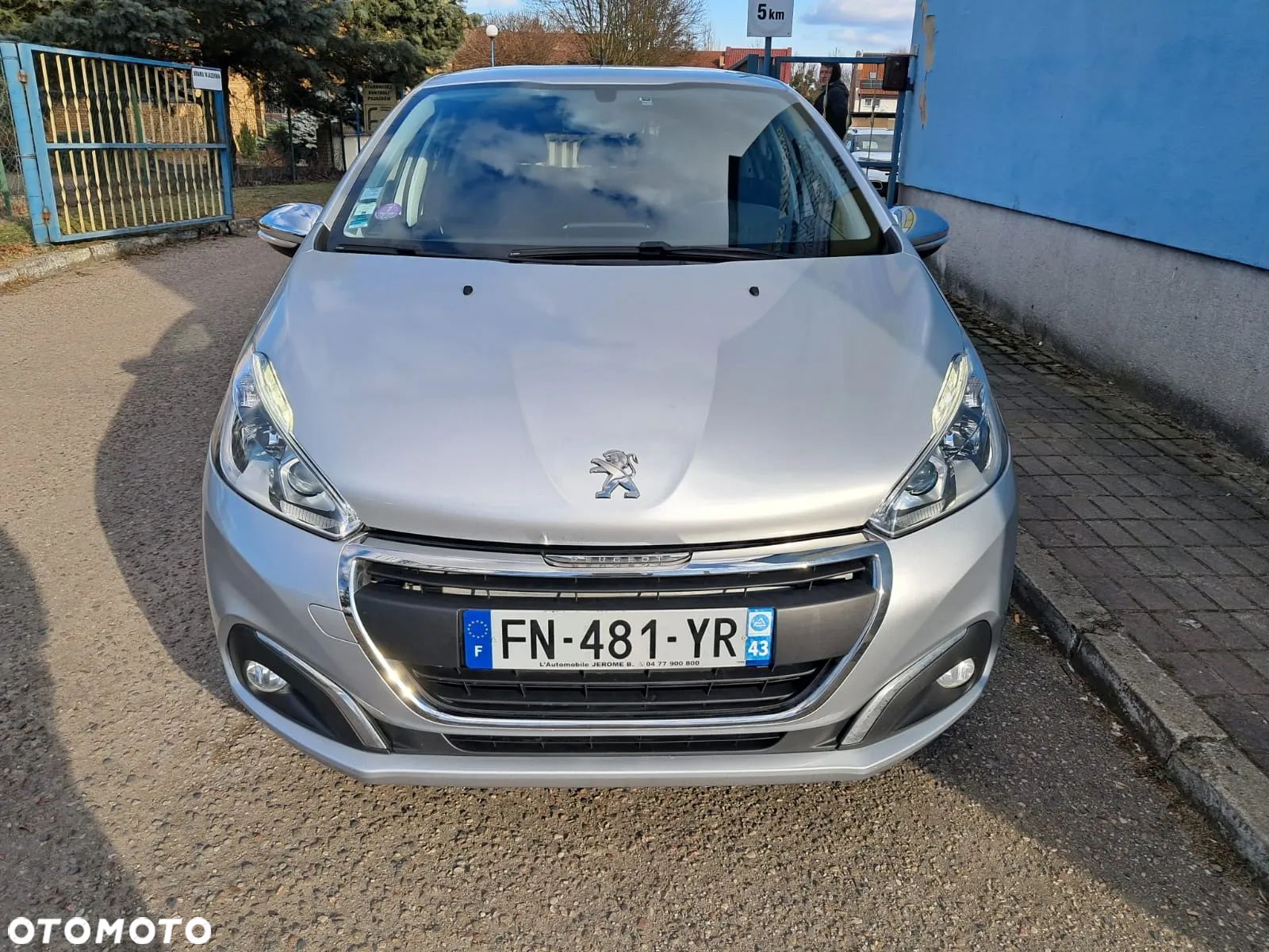 Peugeot 208 - 1