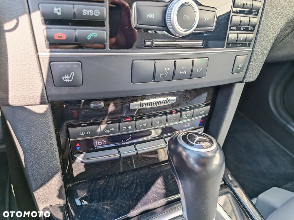 Mercedes-Benz Klasa E 200 T CGI BlueEFFICIENCY 7G-TRONIC Avantgarde - 23