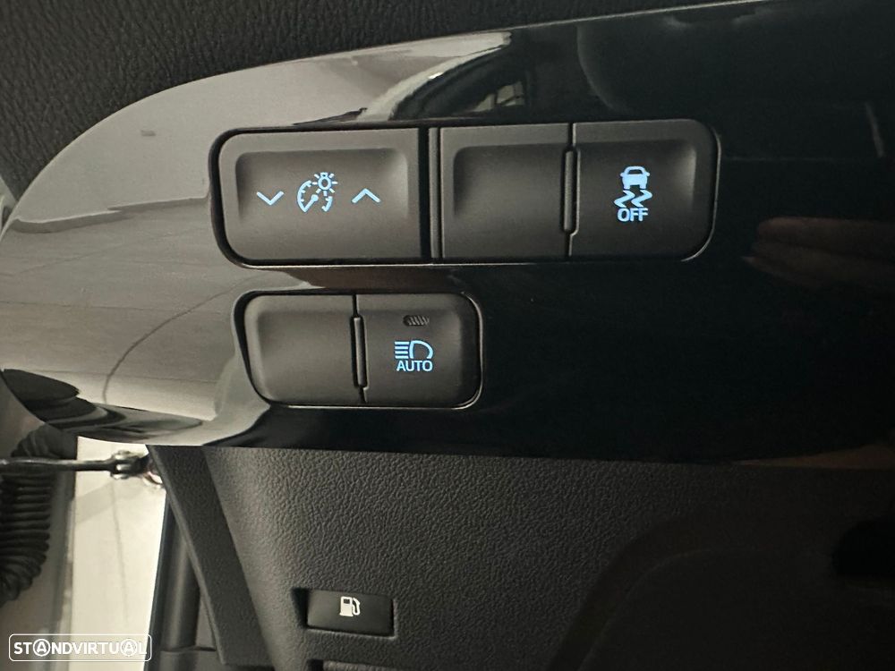 Toyota Prius 1.8 Luxury Pele - 17