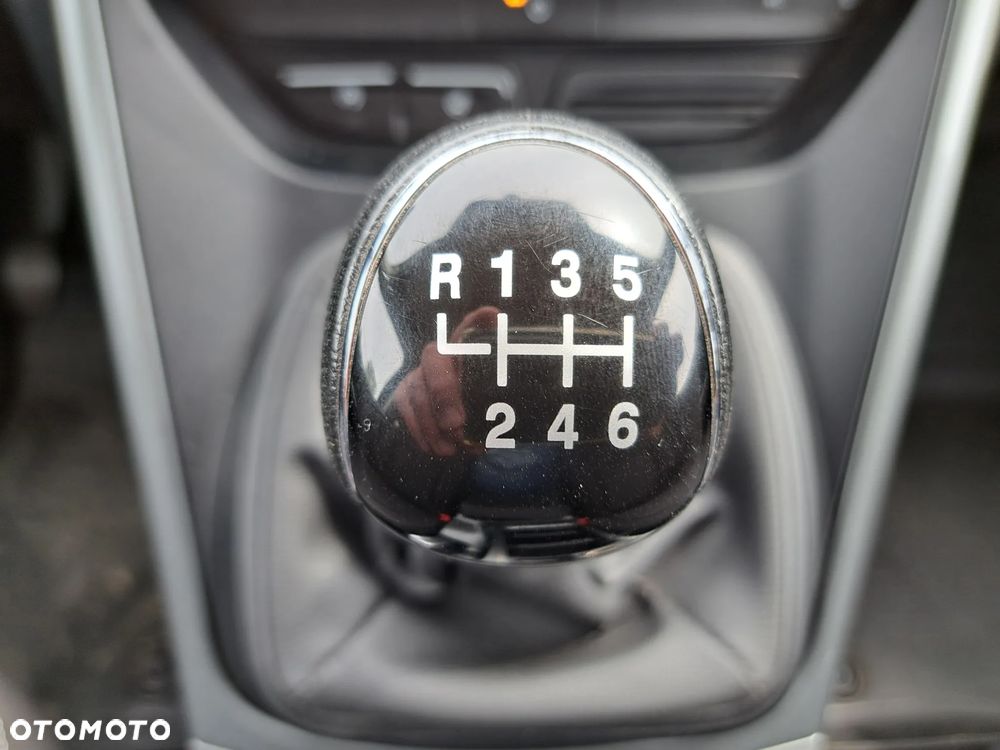 Ford Kuga - 24