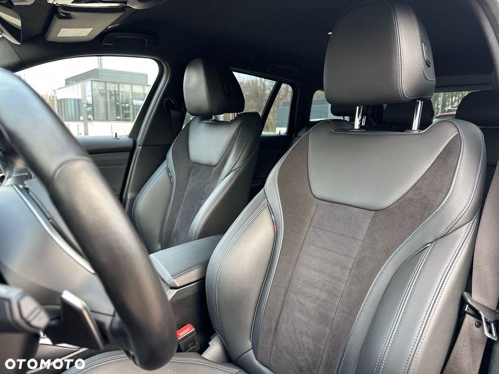 BMW Seria 3 330e iPerformance M Sport - 16