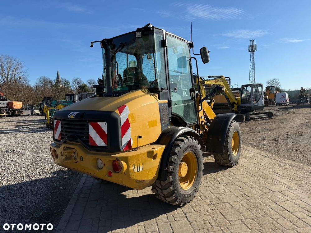 Caterpillar 908M - 3