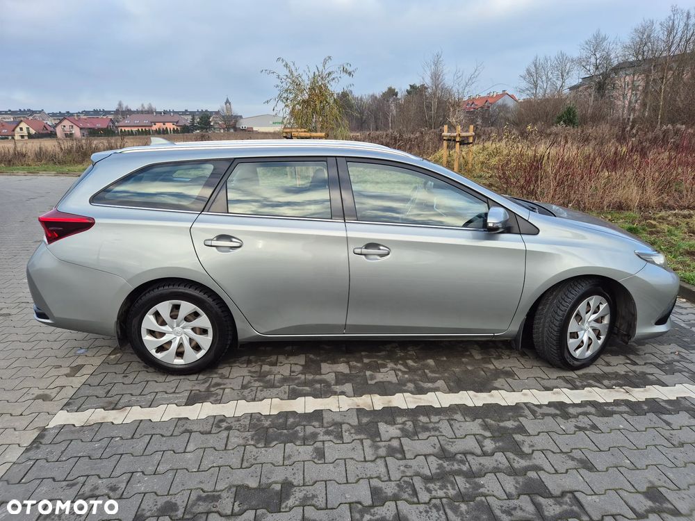 Toyota Auris 1.6 Premium - 6