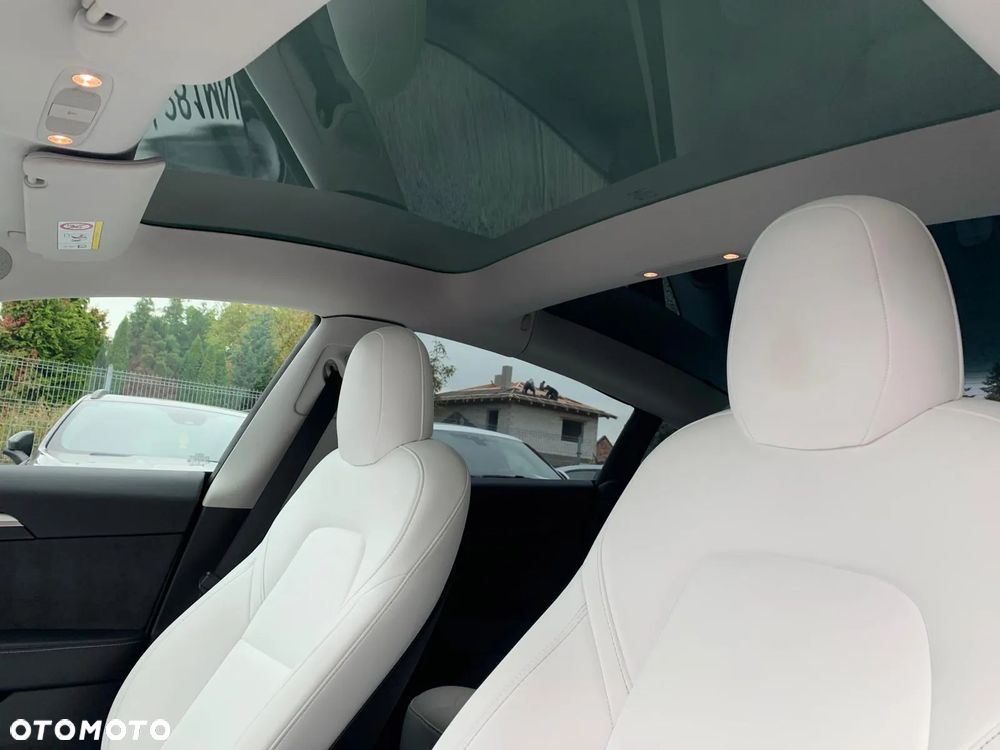 Tesla Model 3 - 8