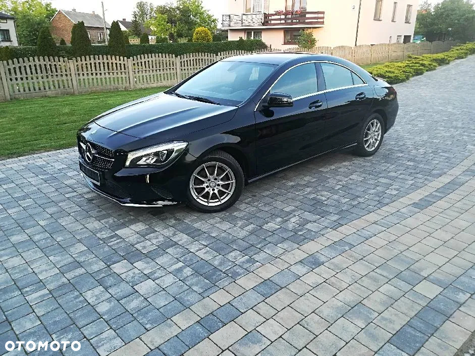 Mercedes-Benz CLA 180 AMG Line - 2