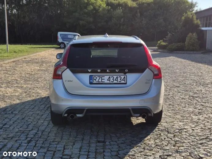 Volvo V60 D5 AWD Geartronic Summum - 5