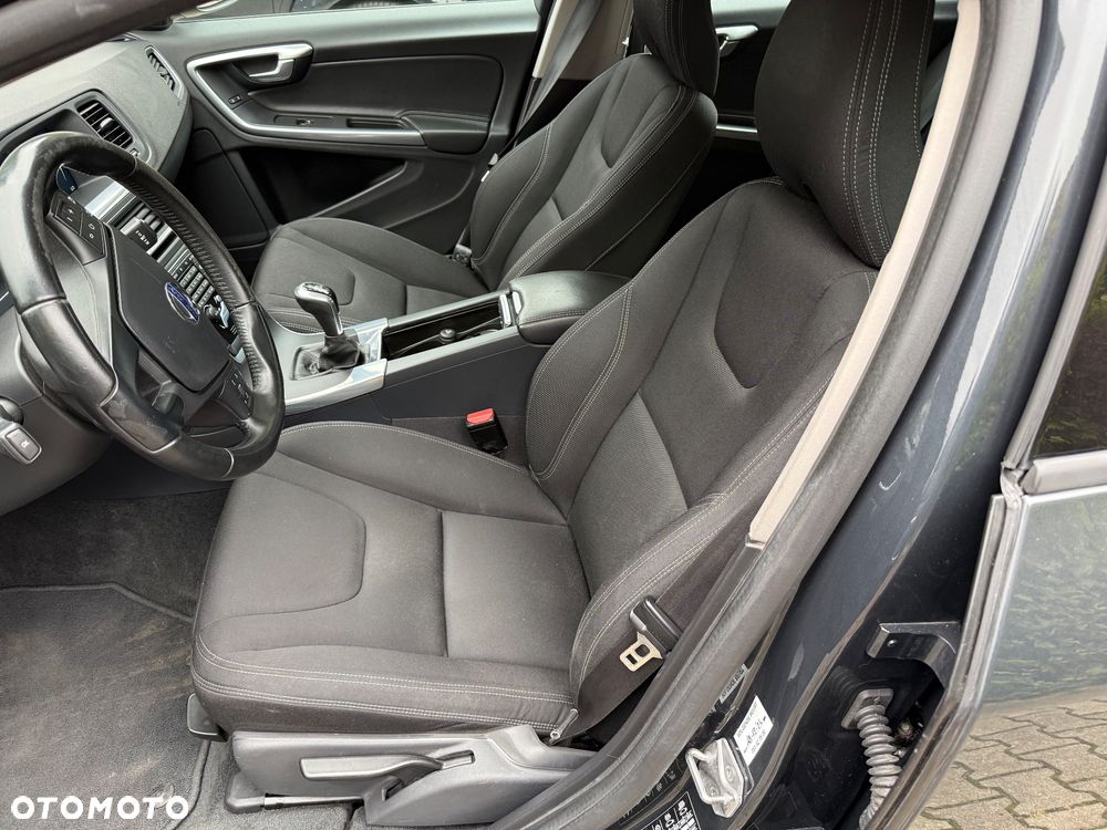 Volvo V60 D2 Momentum - 27