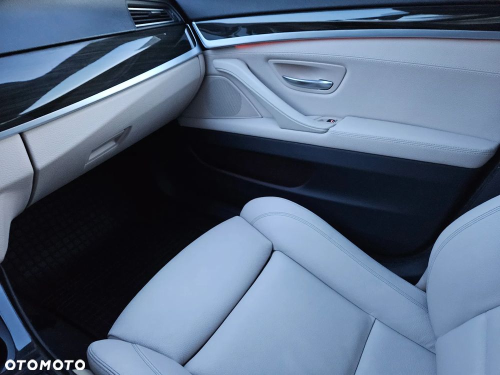 BMW Seria 5 520d xDrive Sport - 27