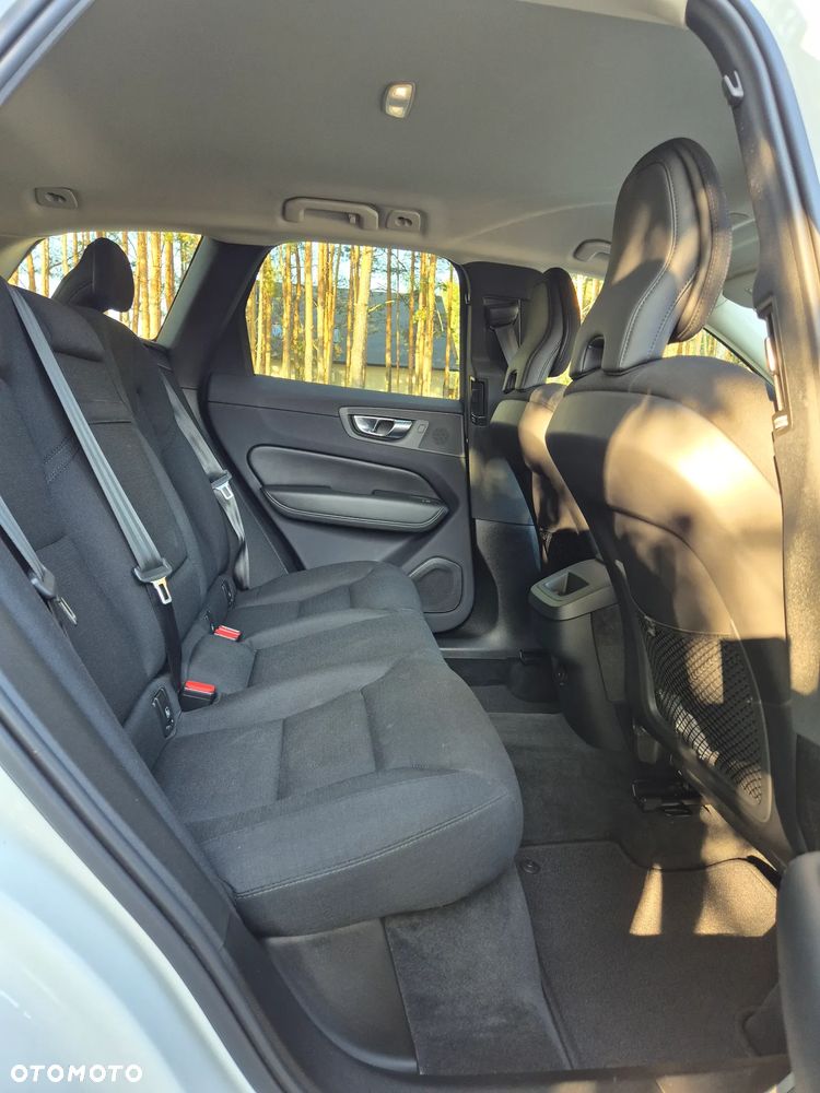 Volvo XC 60 B4 B Momentum Pro - 13