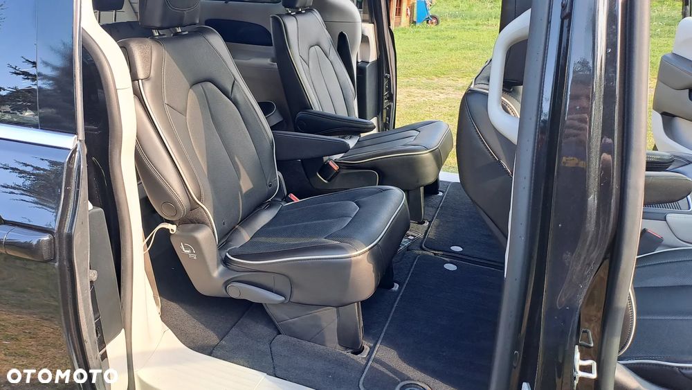 Chrysler Pacifica - 11