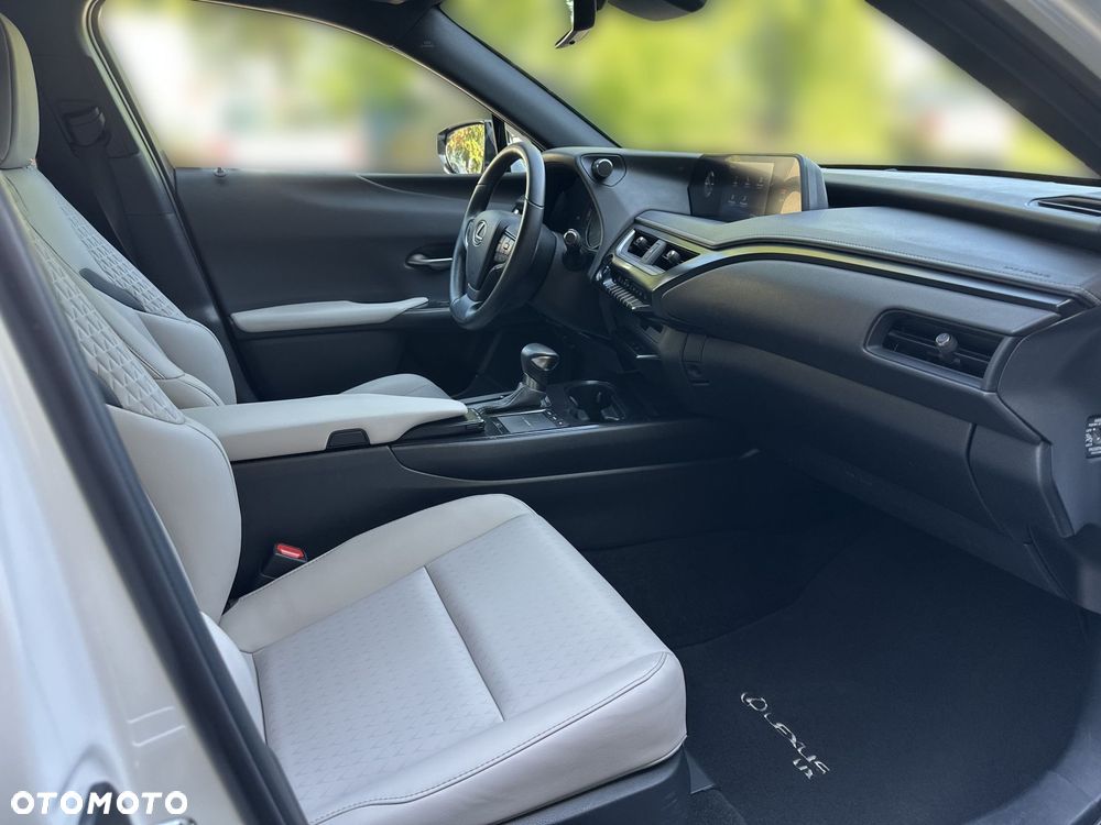 Lexus UX 250h GPF F Impression 2WD - 13