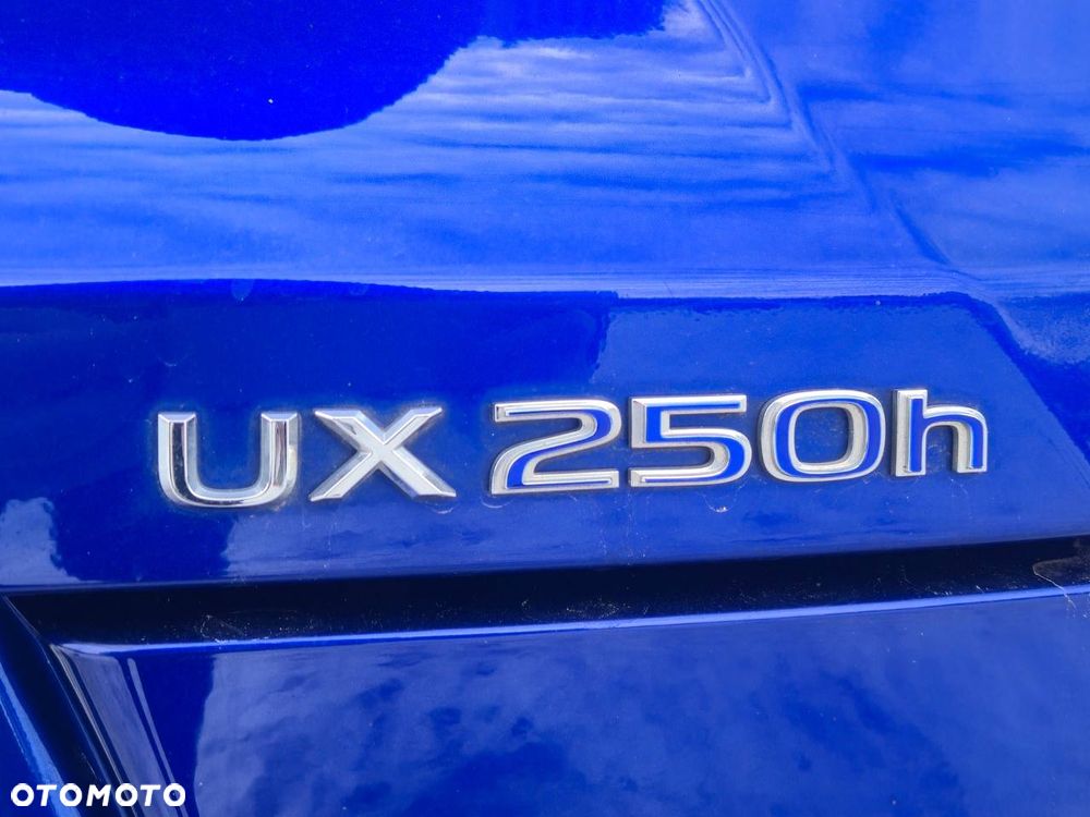 Lexus UX - 8