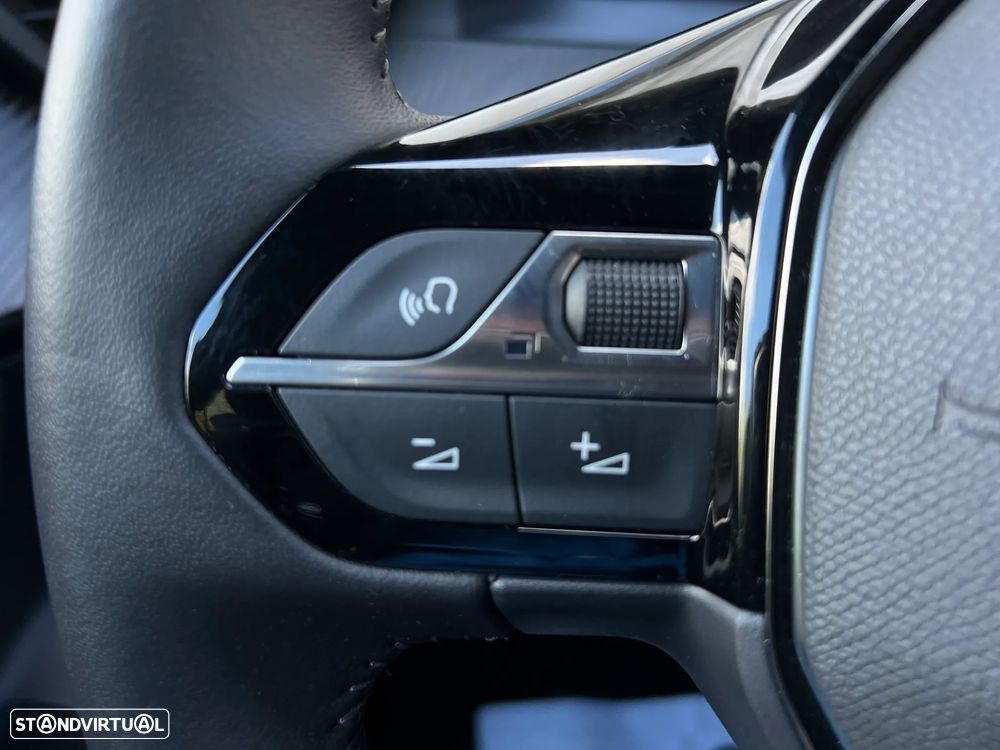 Peugeot e-2008 50 kWh Allure - 13