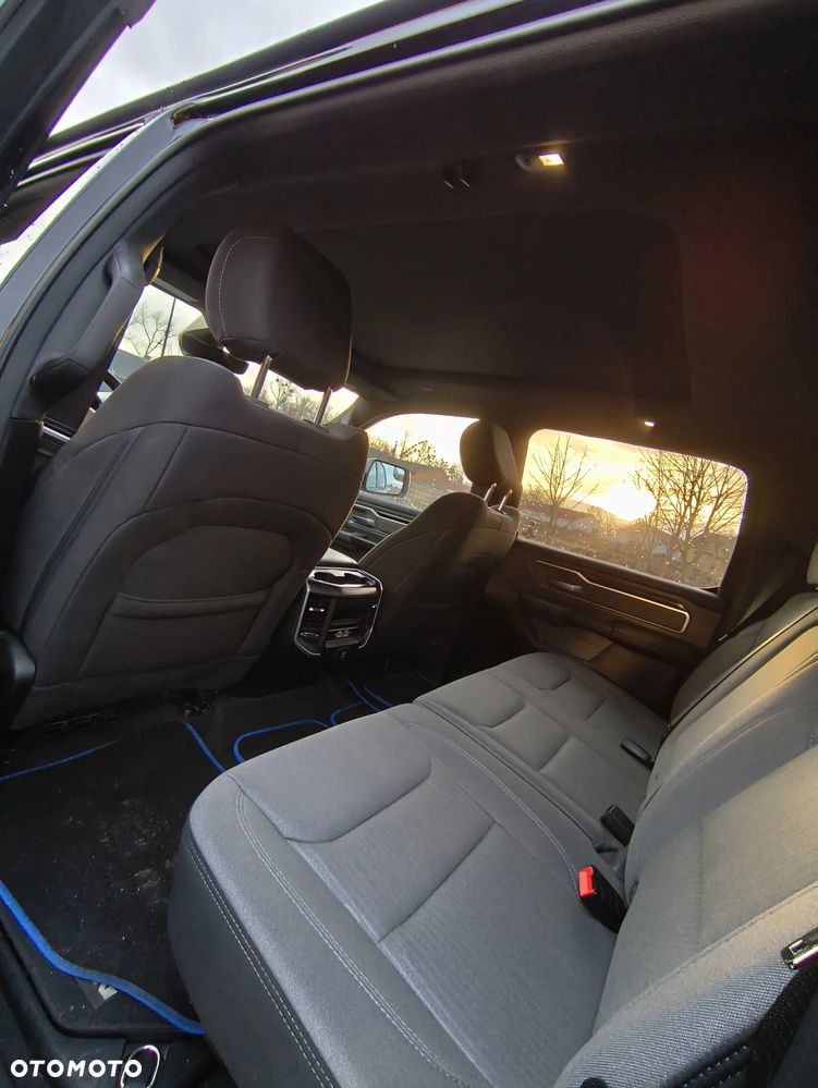 RAM 1500 Crew Cab Shortbed Bighorn - 24