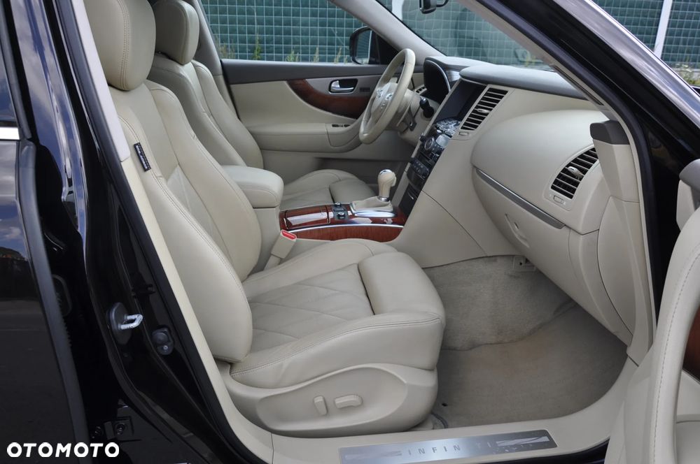 Infiniti QX70 - 8