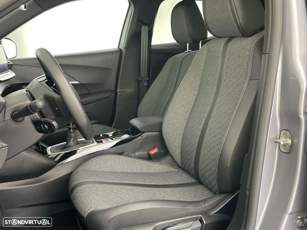 Peugeot 2008 1.2 PureTech Allure — fotografia 17