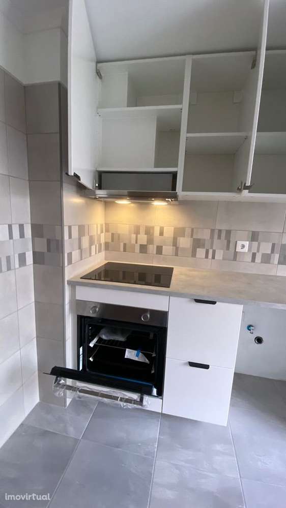 Apartamento T1 totalmente remodelado em Almada - Grande imagem: 3/33
