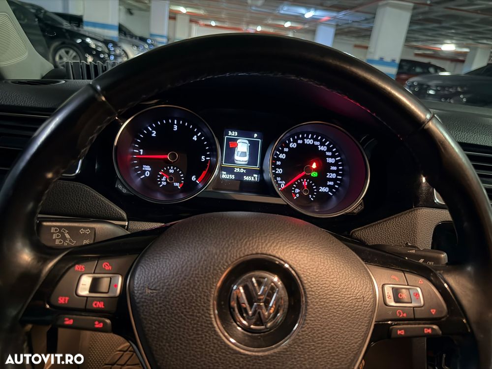 Volkswagen Jetta 2.0 TDI DSG Highline - 8
