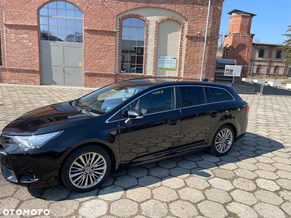Toyota Avensis 1.8 Premium MS - 9