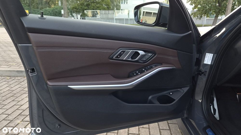 BMW Seria 3 330e PHEV xDrive M Sport sport - 18