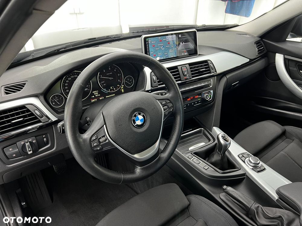 BMW Seria 3 318d DPF Edition Sport - 18