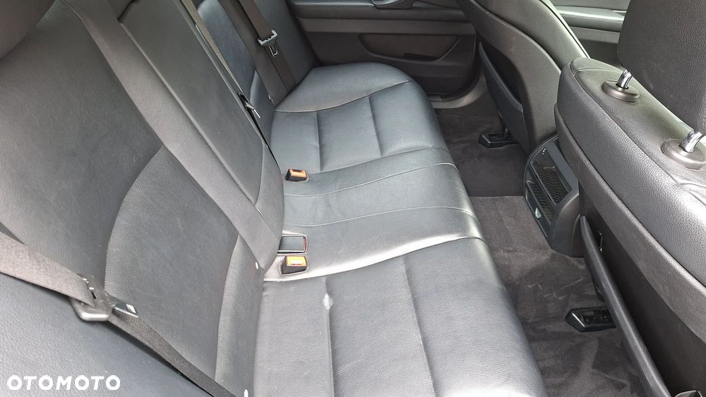 BMW Seria 5 528i Sport-Aut - 9
