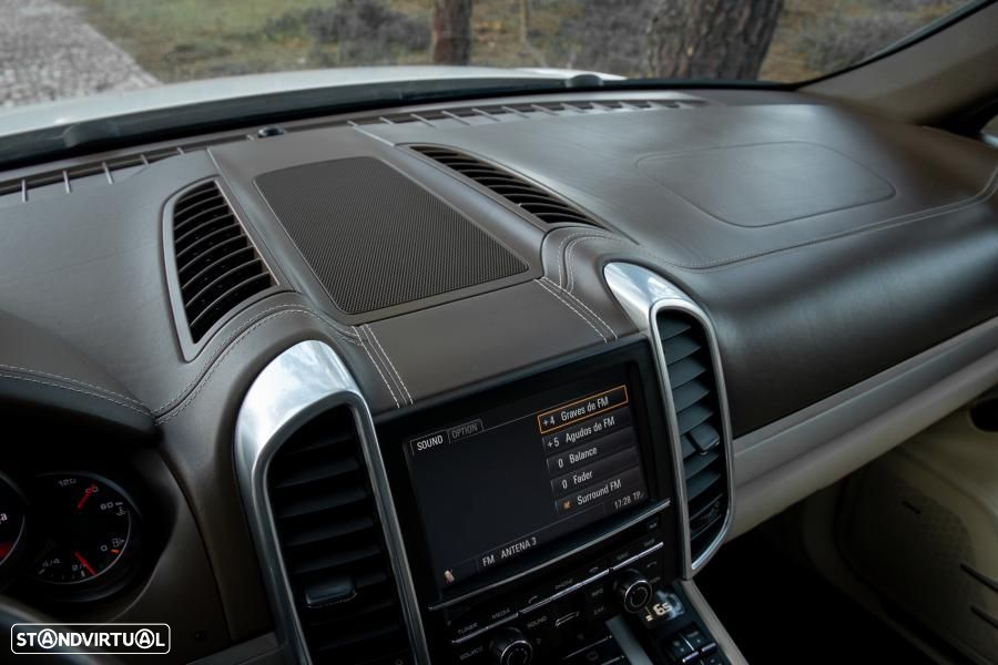 Porsche Cayenne S Hybrid - 38