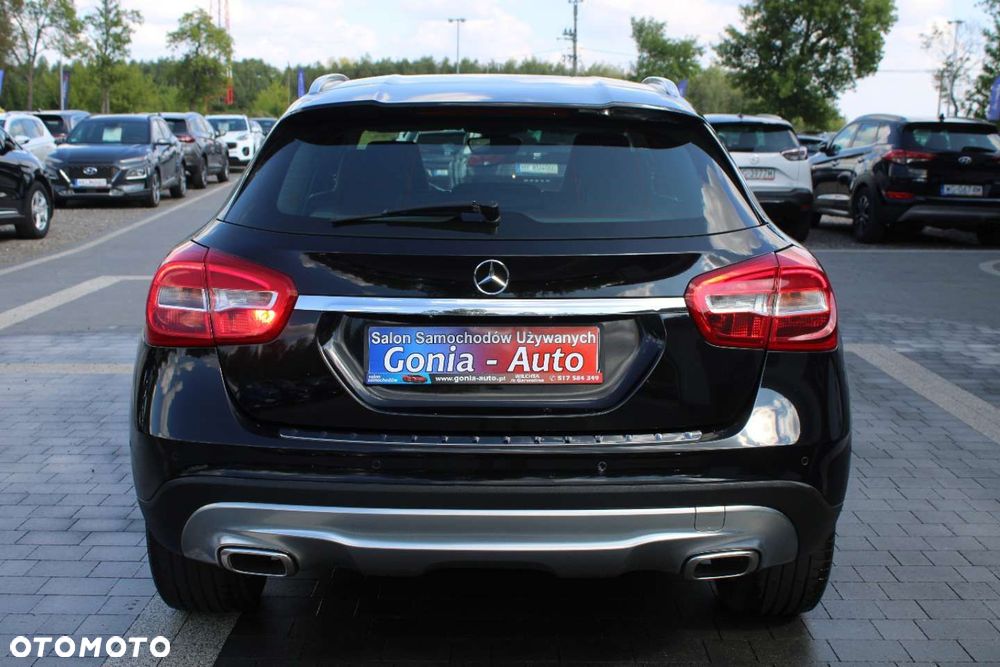 Mercedes-Benz GLA - 16