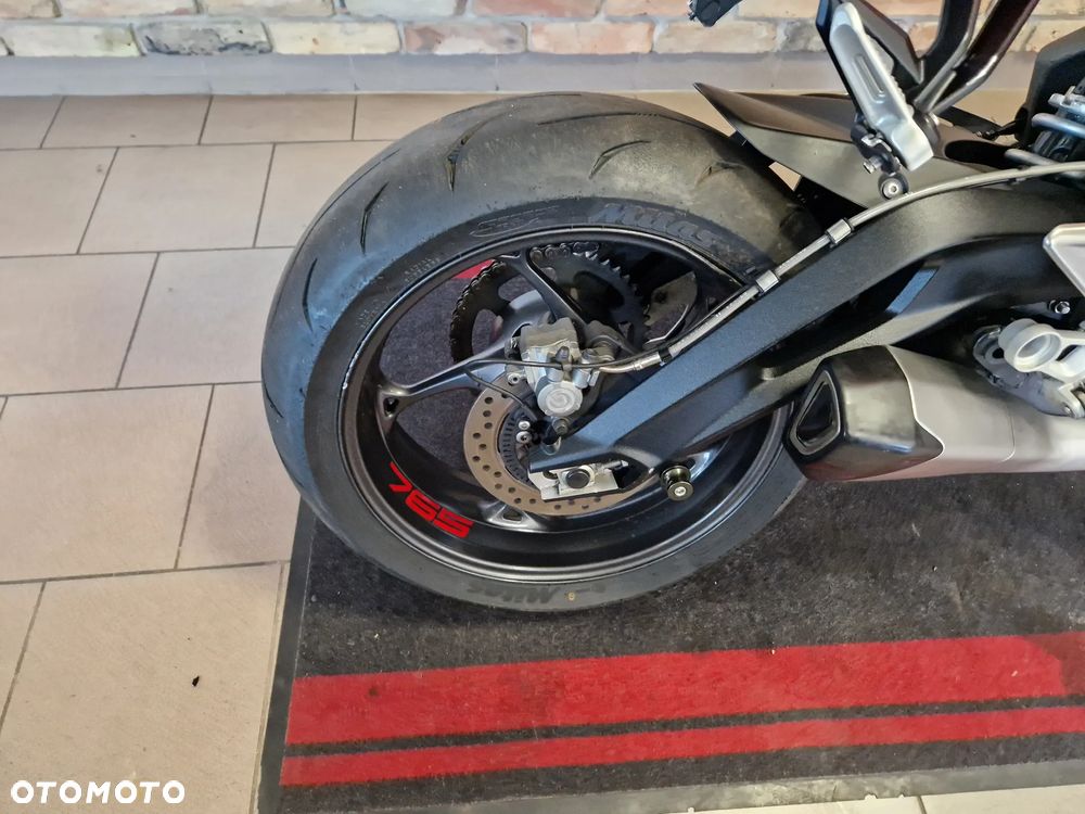 Triumph Street Triple - 29