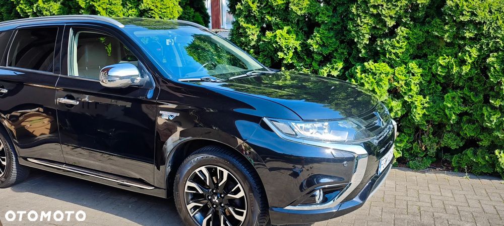 Mitsubishi Outlander Instyle NAVI + - 14