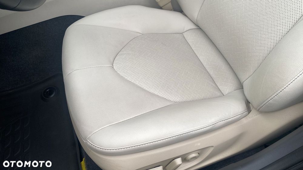 Toyota Camry 2.5 Hybrid Executive CVT - 16